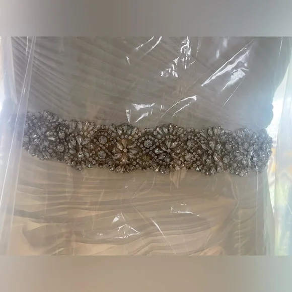 Size 12 ivory strapless wedding dress - Picture 2 of 9